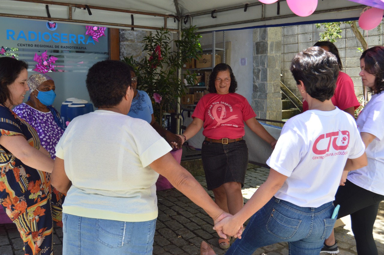 Outubro Rosa: radio-oncologista fala sobre a importância de ações para pacientes com câncer