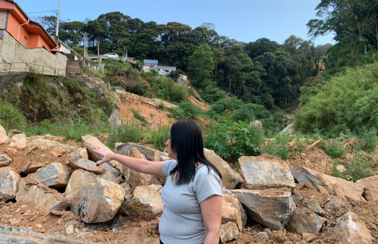 Mesmo após oito meses de tragédia, Petrópolis ainda vive um cenário de destruição