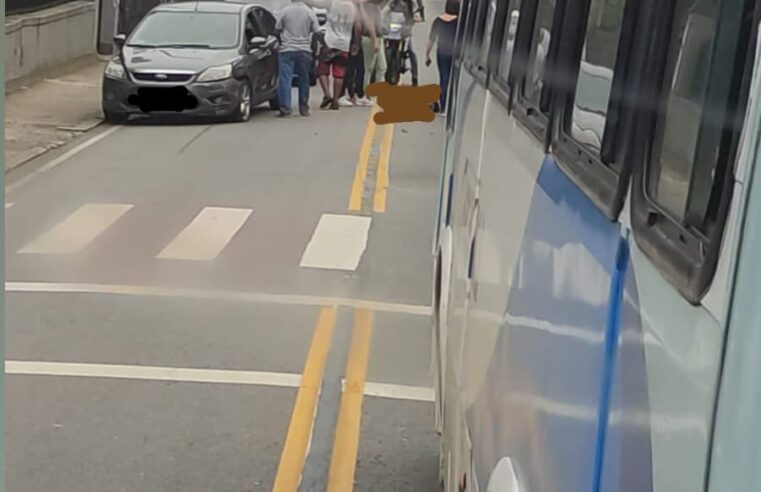 Acidente no Relógio das Flores deixa trânsito lento em Petrópolis