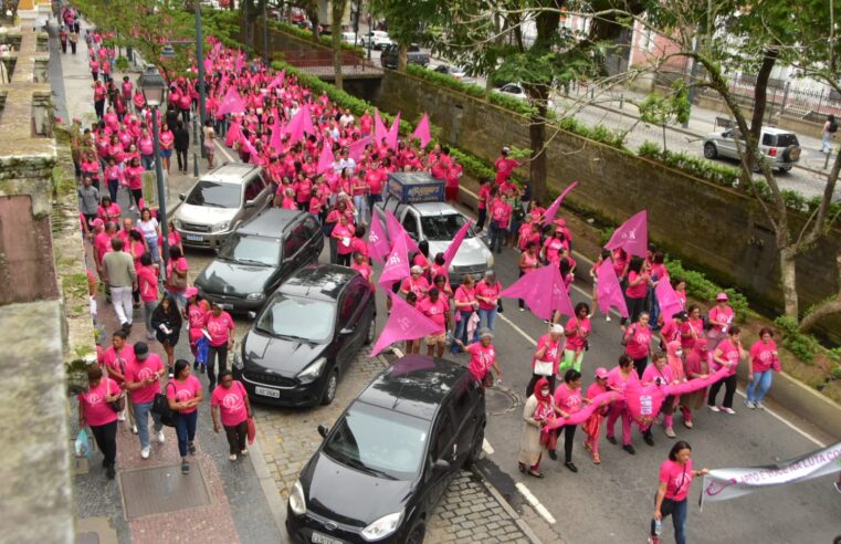 Tradicional caminhada do Outubro Rosa reuniu cerca de duas mil pessoas no Centro Histórico