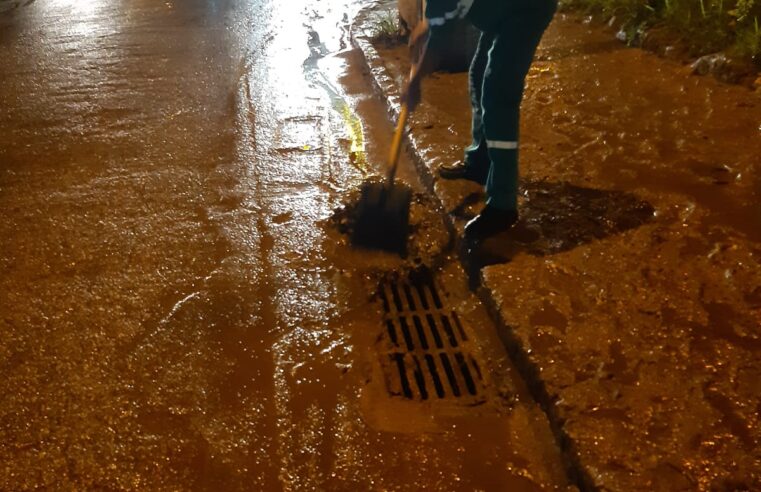 Após mais uma chuva interditar a Coronel Veiga, Comdep realiza limpeza da via