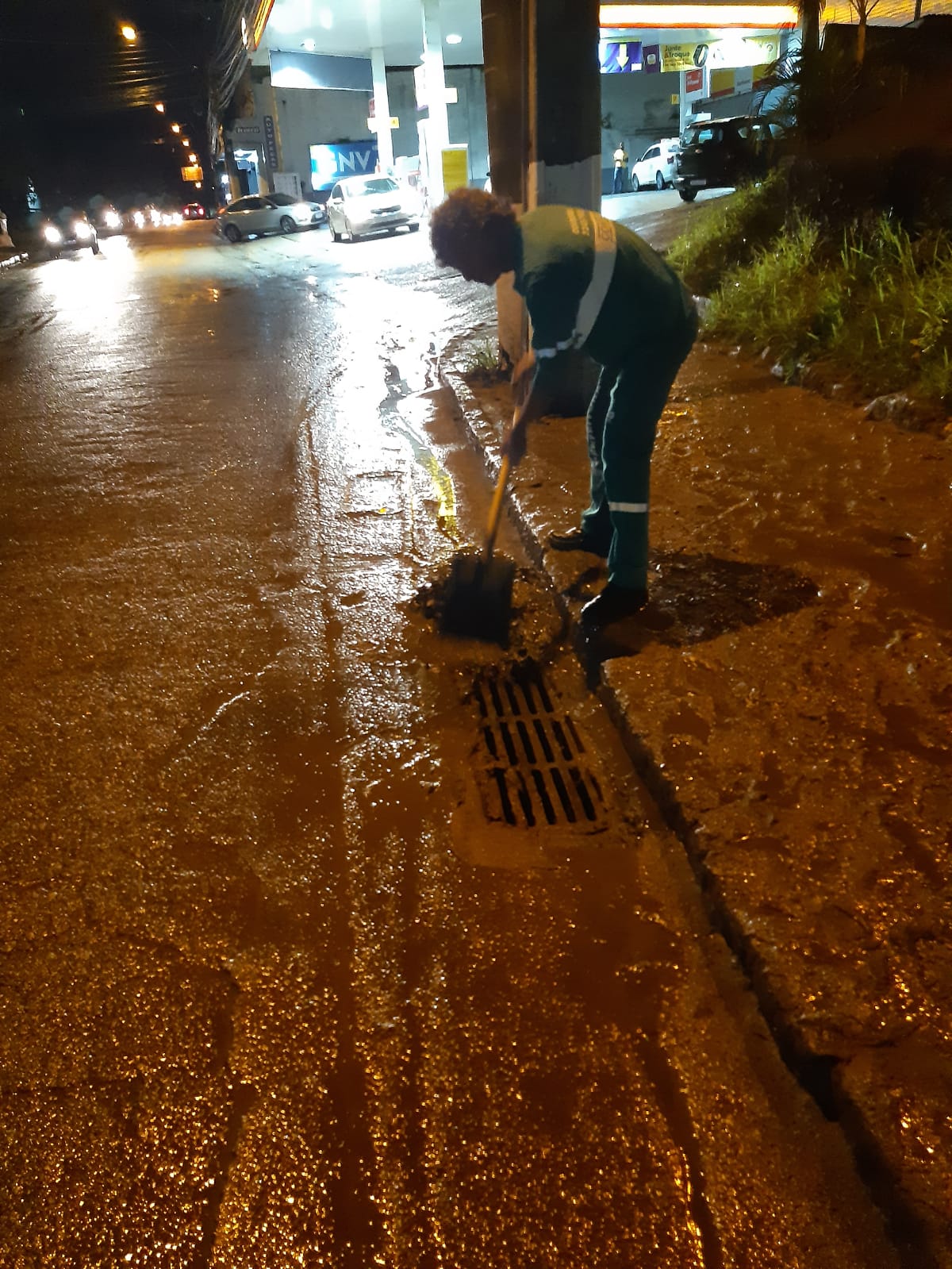 Após mais uma chuva interditar a Coronel Veiga, Comdep realiza limpeza da via