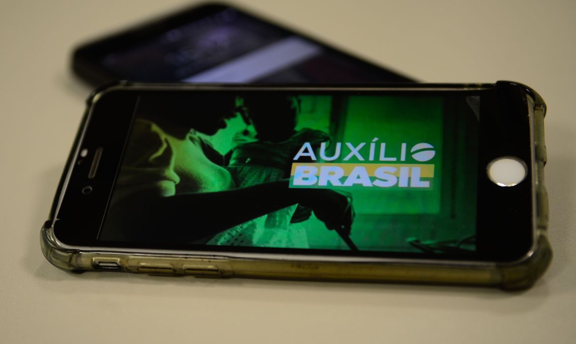 Jornada Auxílio Brasil tira dúvidas de autoridades sobre benefício