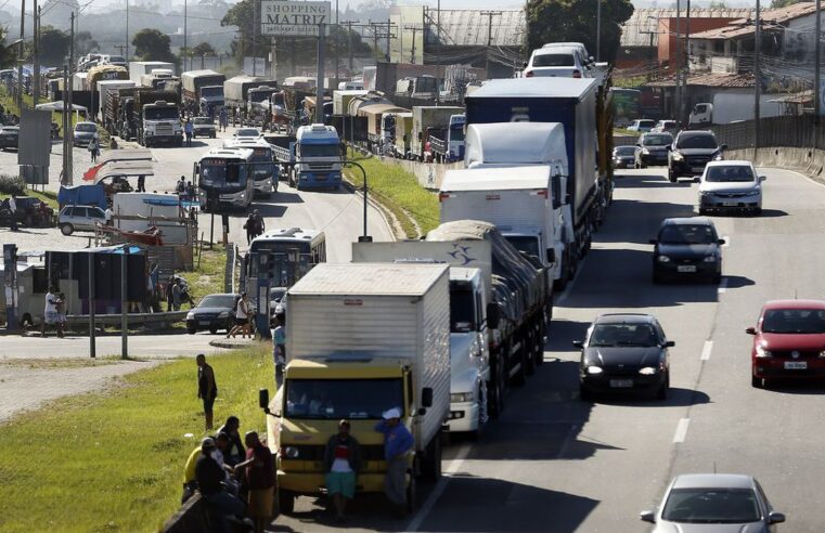 Pagamento dos auxílios Caminhoneiro e Taxista são antecipados pela Caixa