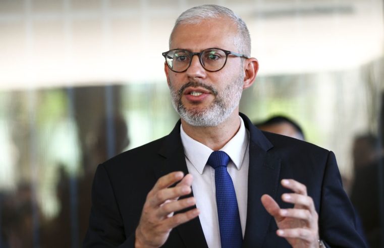 Ministro anuncia liberação das verbas destinadas a universidades