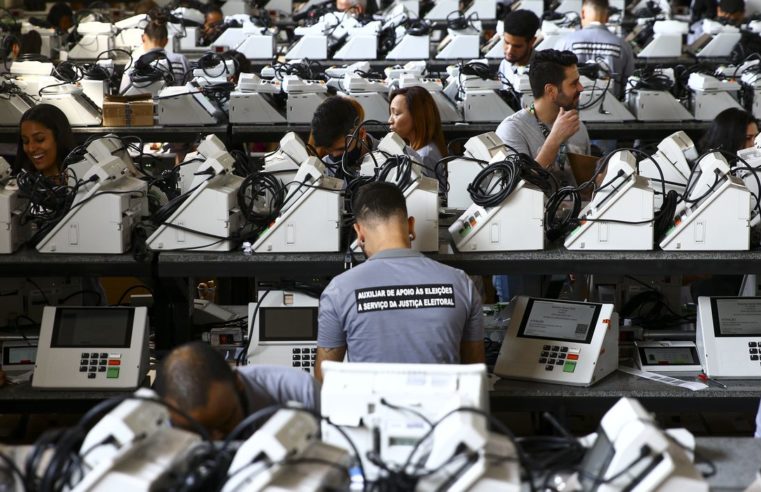 Votos brancos e nulos são descartados durante apuração