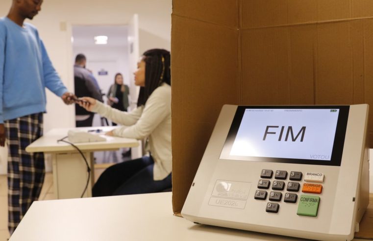TSE inicia apuração dos votos: acompanhe
