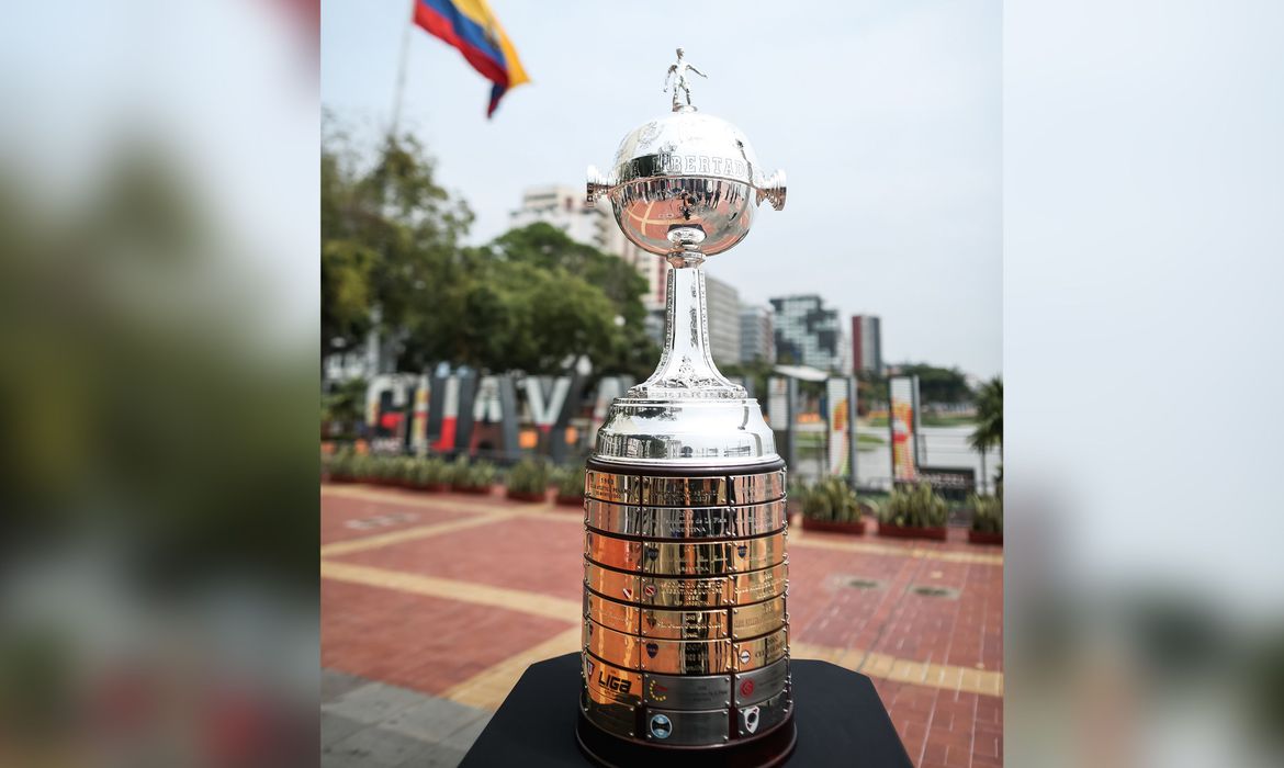 Flamengo e Athletico PR duelam final da Libertadores neste sábado