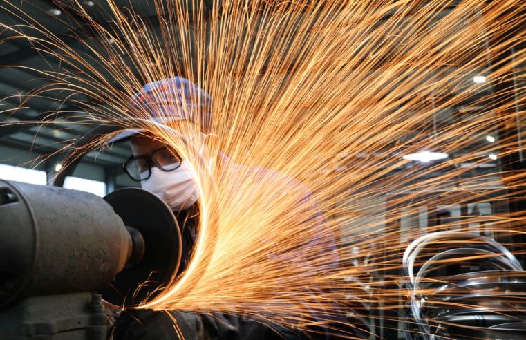 Produção da indústria brasileira recua 0,6% em agosto, diz IBGE