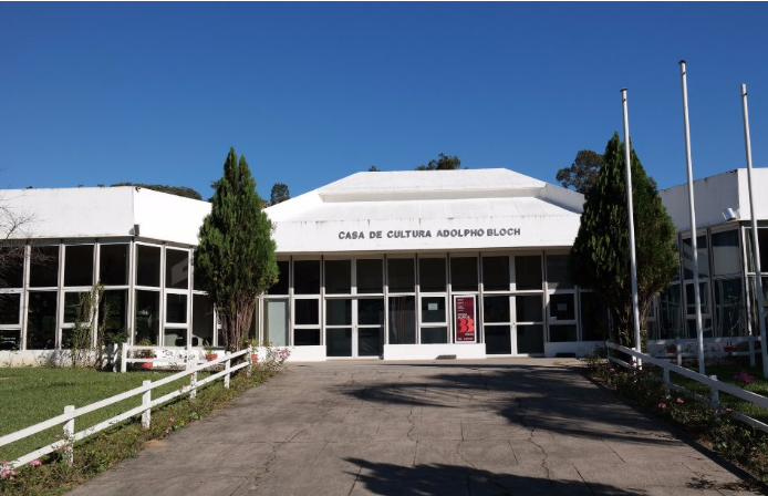 ‘Sinto Muito’: alunos da oficina Ato e Teatro encenam peça na Casa de Cultura Adolpho Bloch