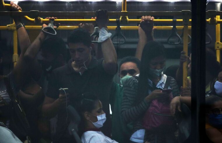 Covid-19: infectologistas defendem volta das máscaras e mais vacinação