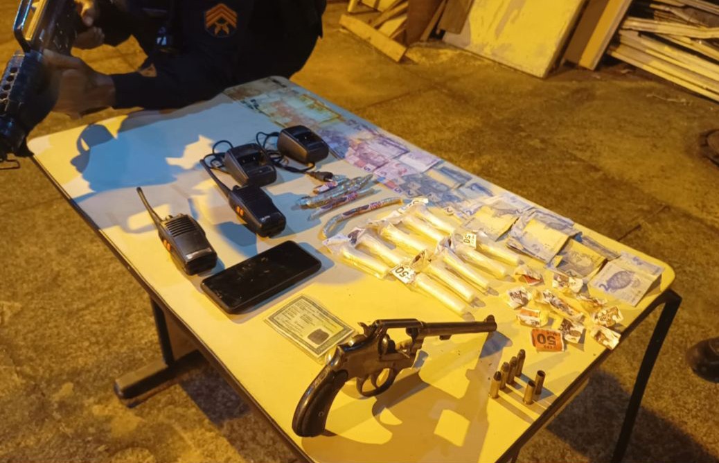 Homem é preso por tráfico de drogas em Petrópolis