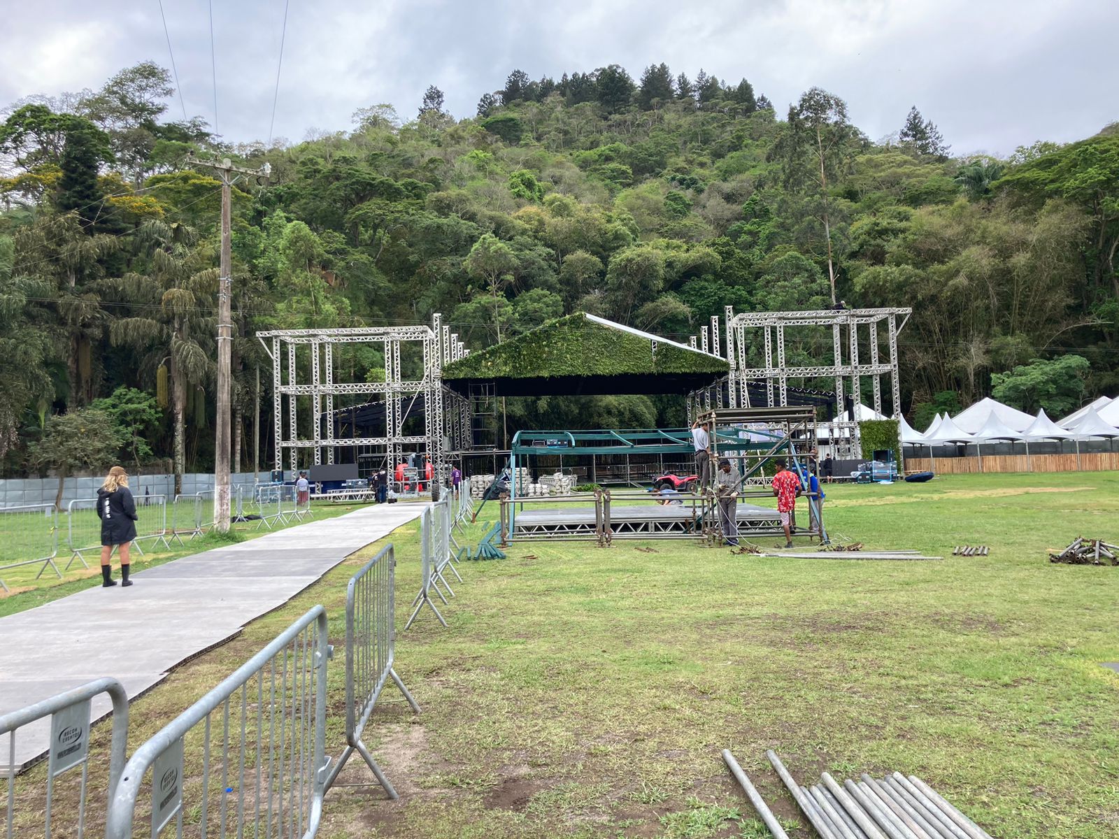 Montagem para o Rock The Mountain segue a todo vapor no Parque de Itaipava