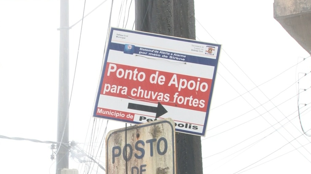 Pontos de apoio são reabertos devido à chuva constante em Petrópolis