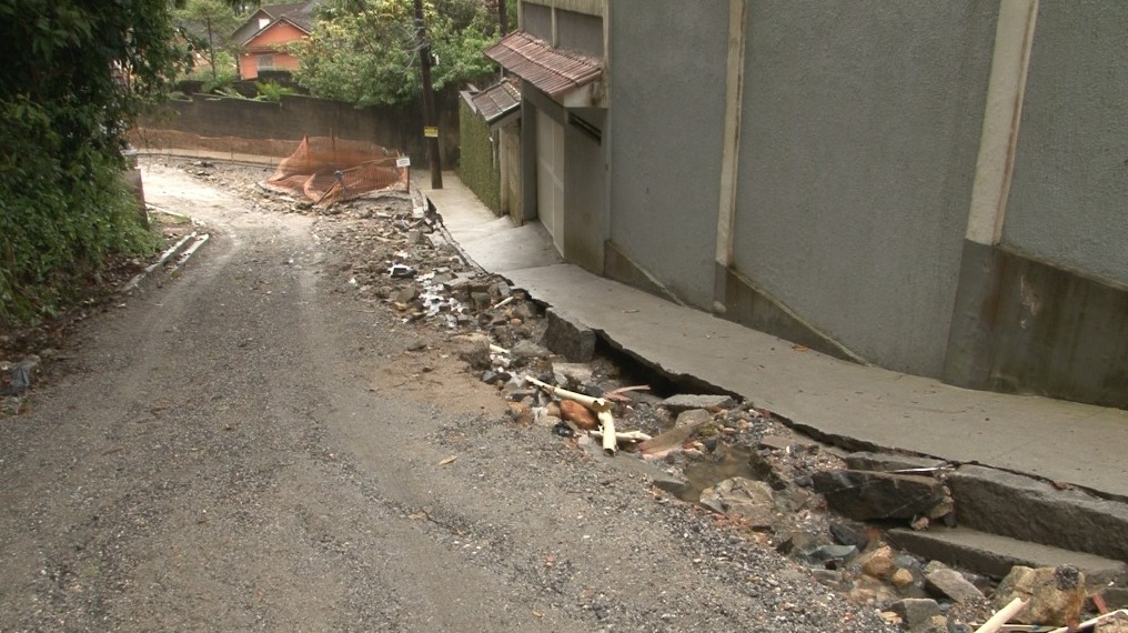 Castelânea, em Petrópolis, apresenta problemas de mobilidade urbana
