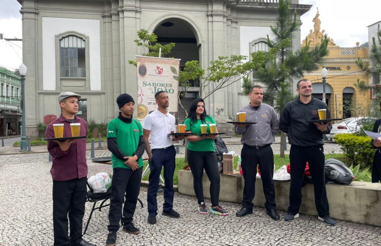 Corrida dos garçons é realizada em Petrópolis após dois anos de pandemia