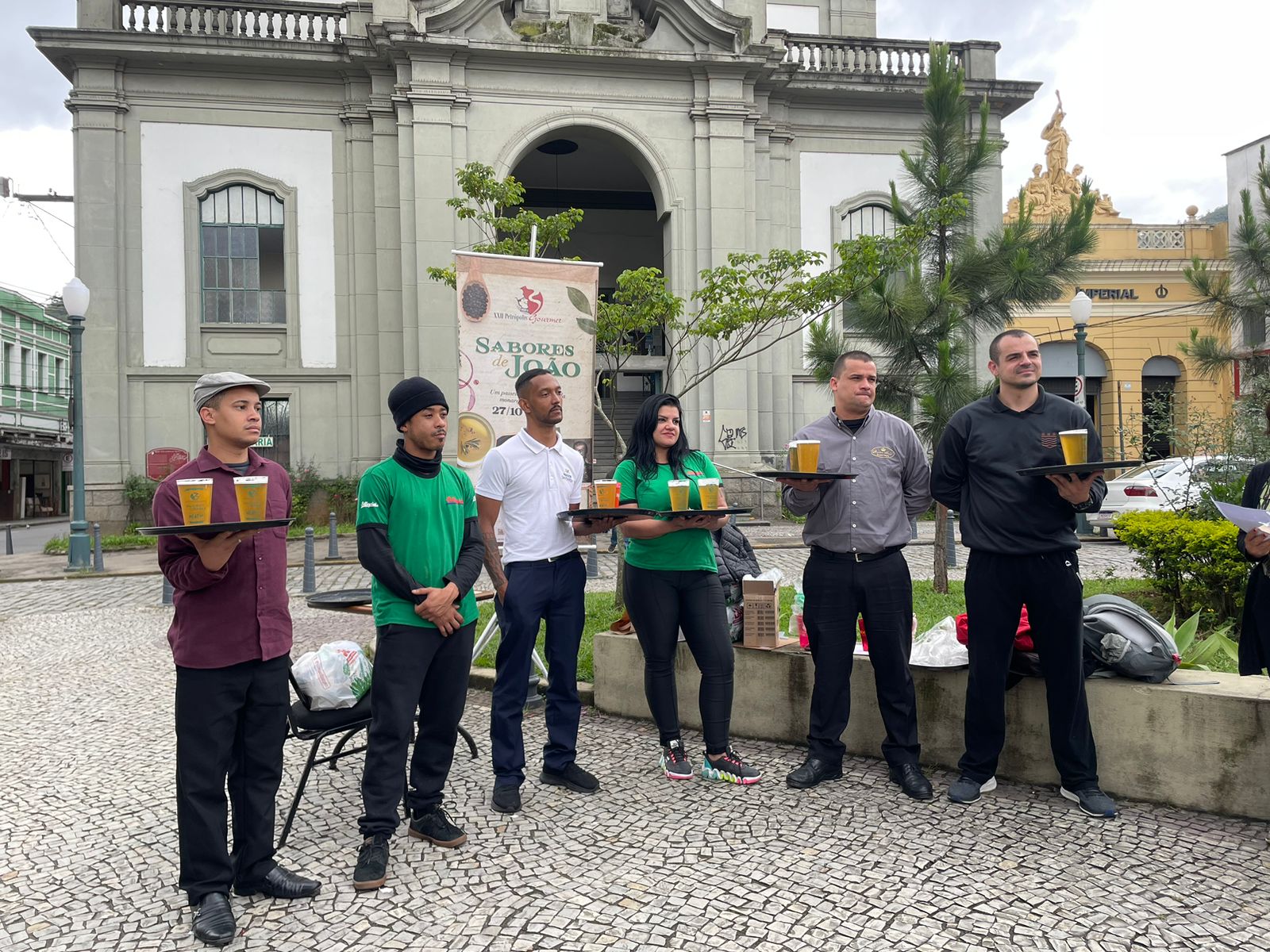Corrida dos garçons é realizada em Petrópolis após dois anos de pandemia