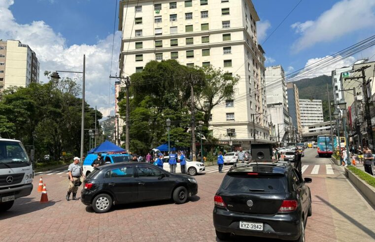 Agente de trânsito é atropelado por motociclista durante blitz