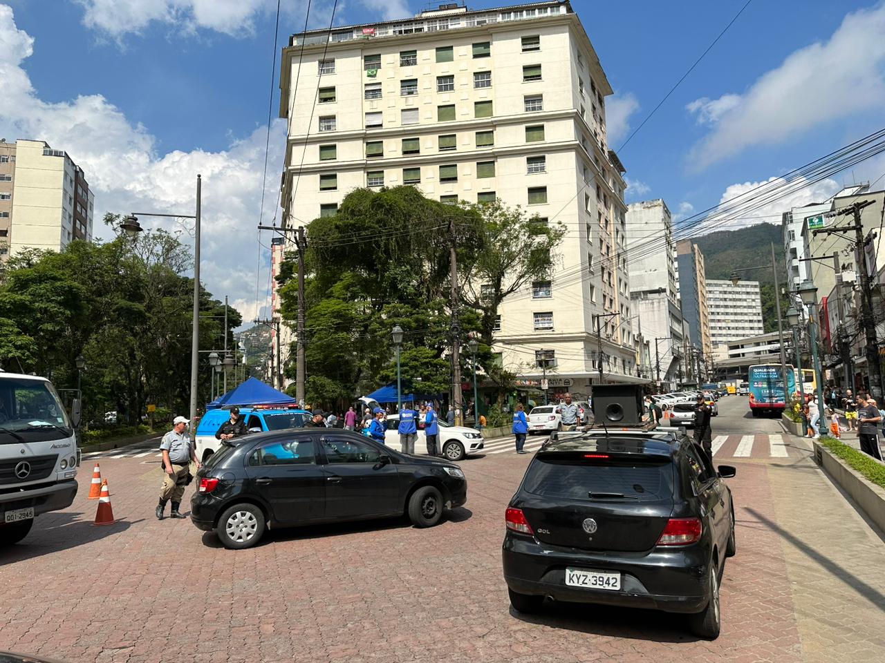 Agente de trânsito é atropelado por motociclista durante blitz