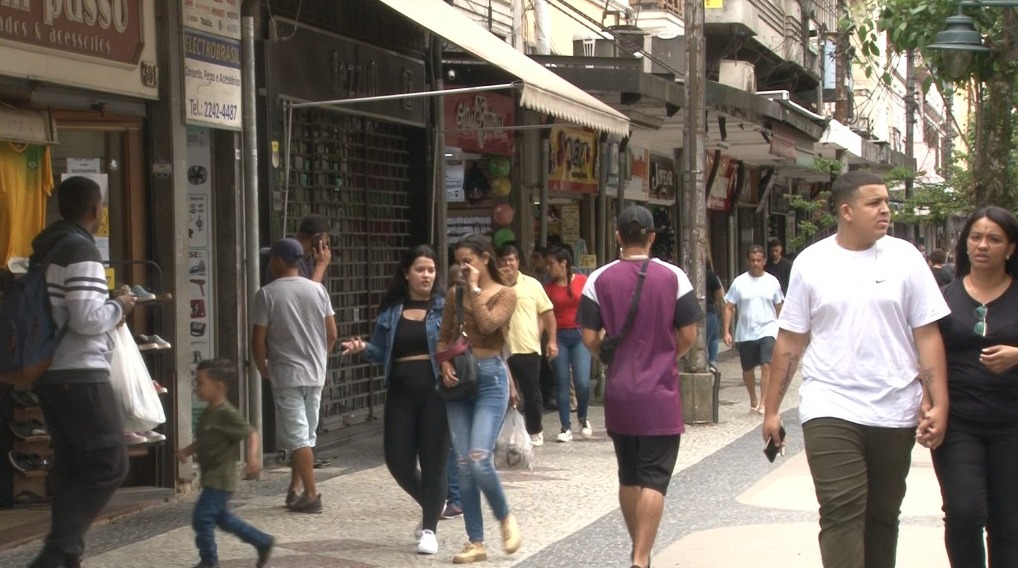 Comércio está autorizado a funcionar durante o feriado da Proclamação da República