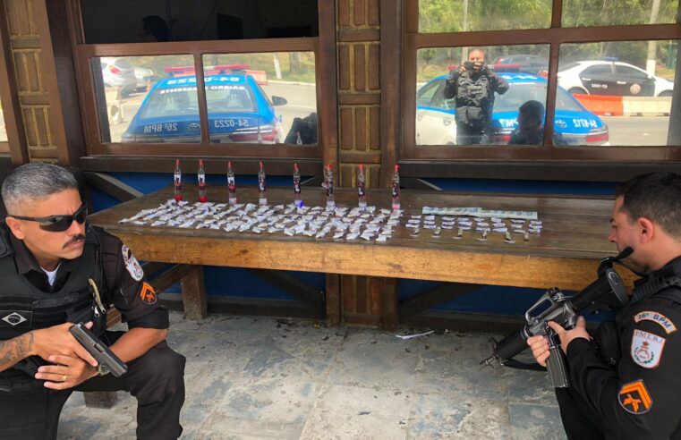 Policiais Militares do 26º BPM prendem mulher e apreendem adolescente por tráfico de drogas no Carangola