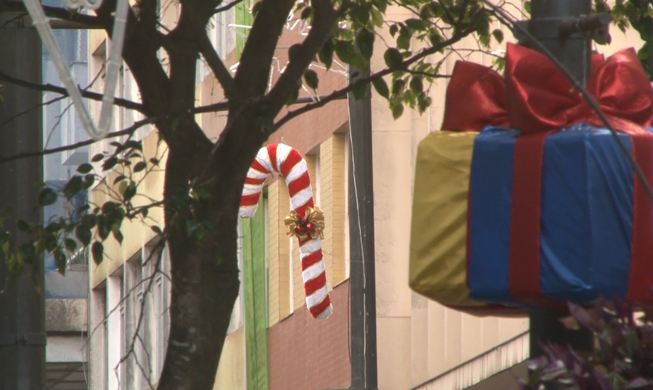 Montagem do Natal Imperial é iniciada em Petrópolis