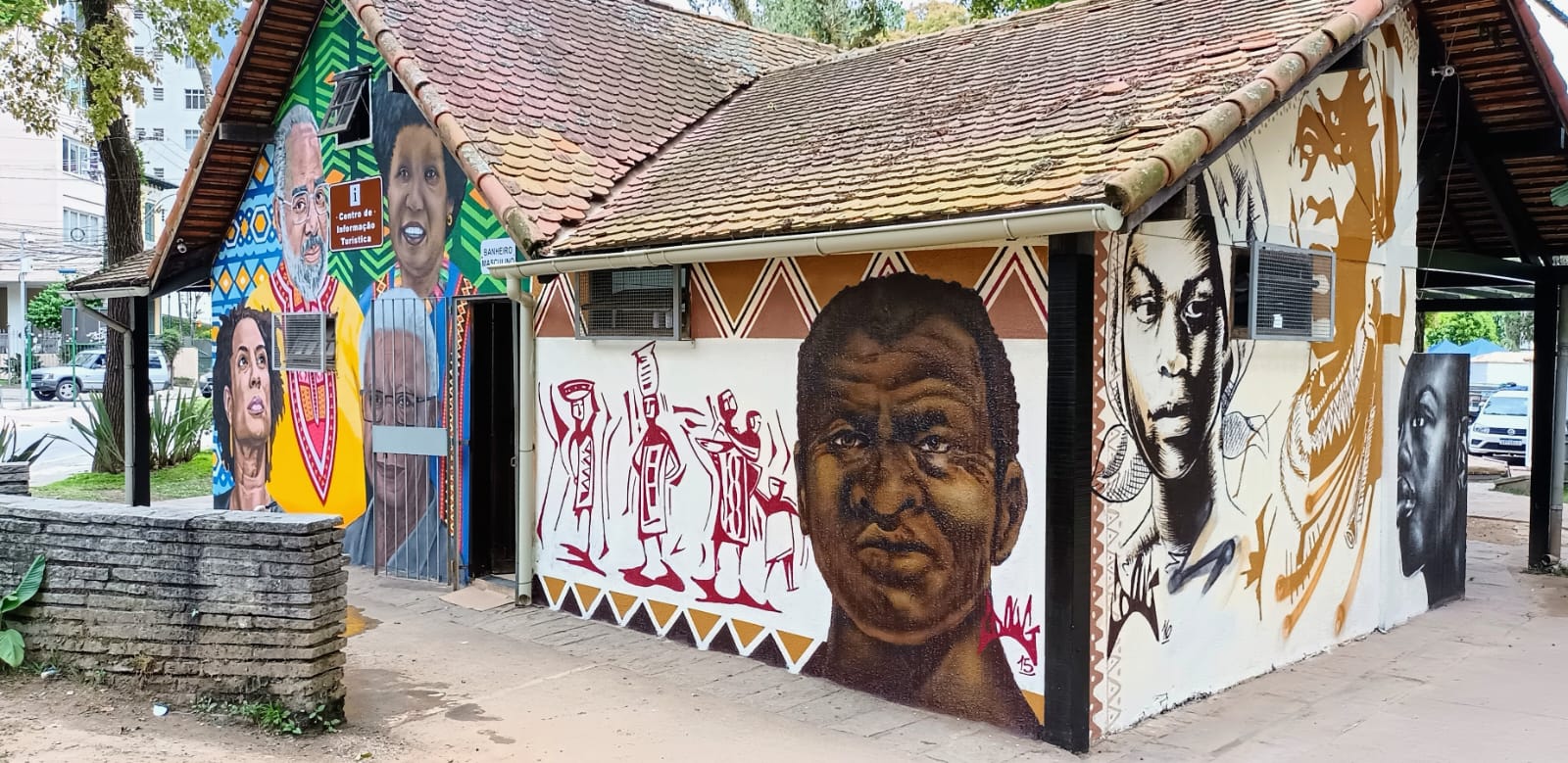 Mês da Consciência Negra: painéis do CIT são restaurados e ganham novos graffitis_ Abdias do Nascimento, Lélia Gonzalez, Marielle Franco e Milton Gonçalves estão representados nos painéis_