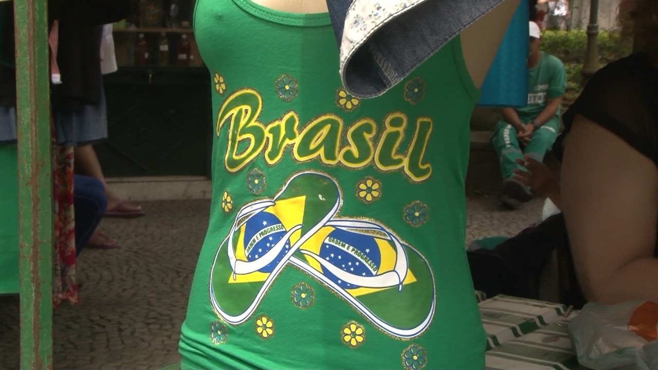 Venda de produtos da copa aumenta e camisas são as mais procuradas