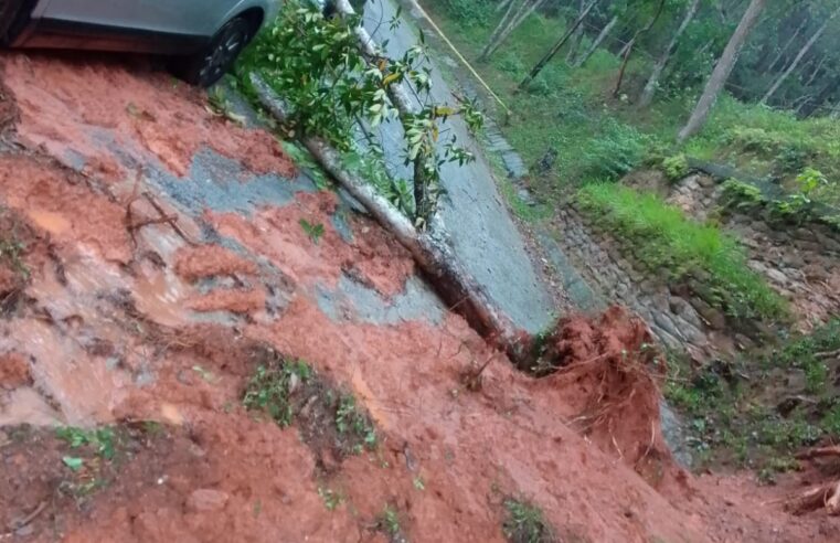 Deslizamentos de terra são registrados em Petrópolis após pancada de chuva forte