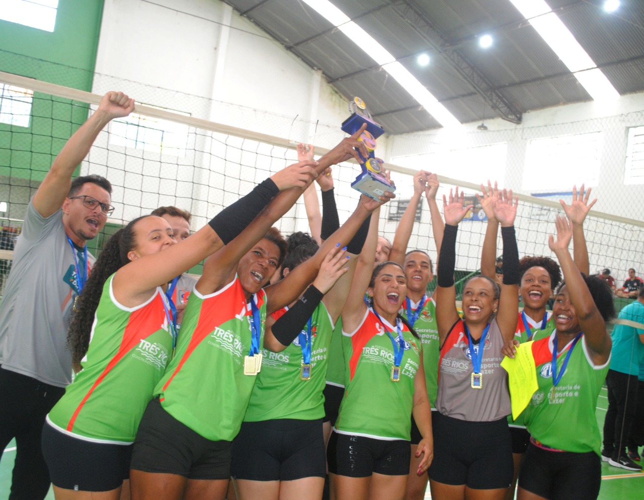 Petrópolis tem novos campeões de Vôlei no masculino e no feminino