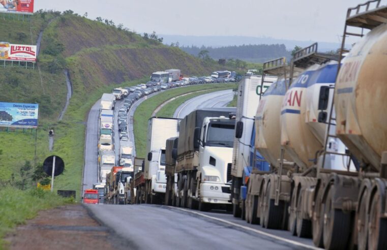 Ministro da Justiça anuncia normalização da circulação nas rodovias