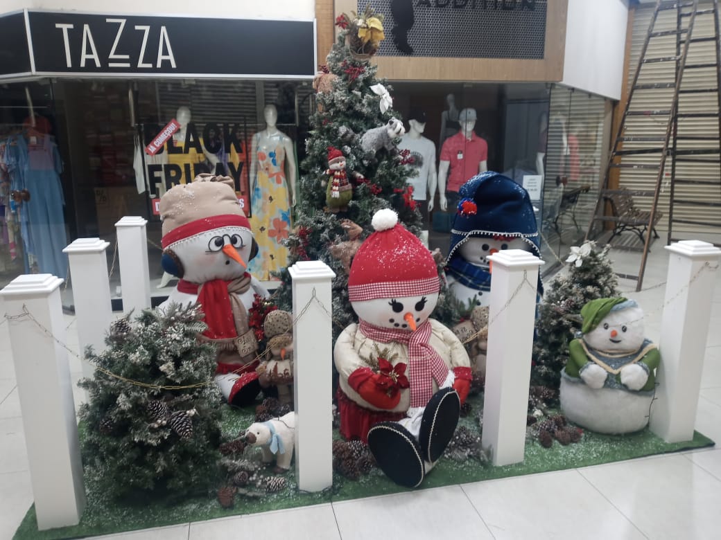 Decoração especial, promoções e Papai Noel: comércio preparado para as vendas