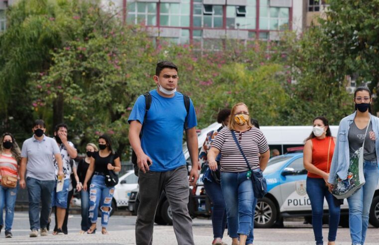 Covid-19: universidades do Rio recomendam volta do uso de máscaras