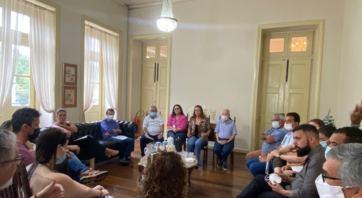 Prefeita e Secretária de Saúde de Paraíba do Sul se reúnem com médicos das Unidades Básicas de Saúde