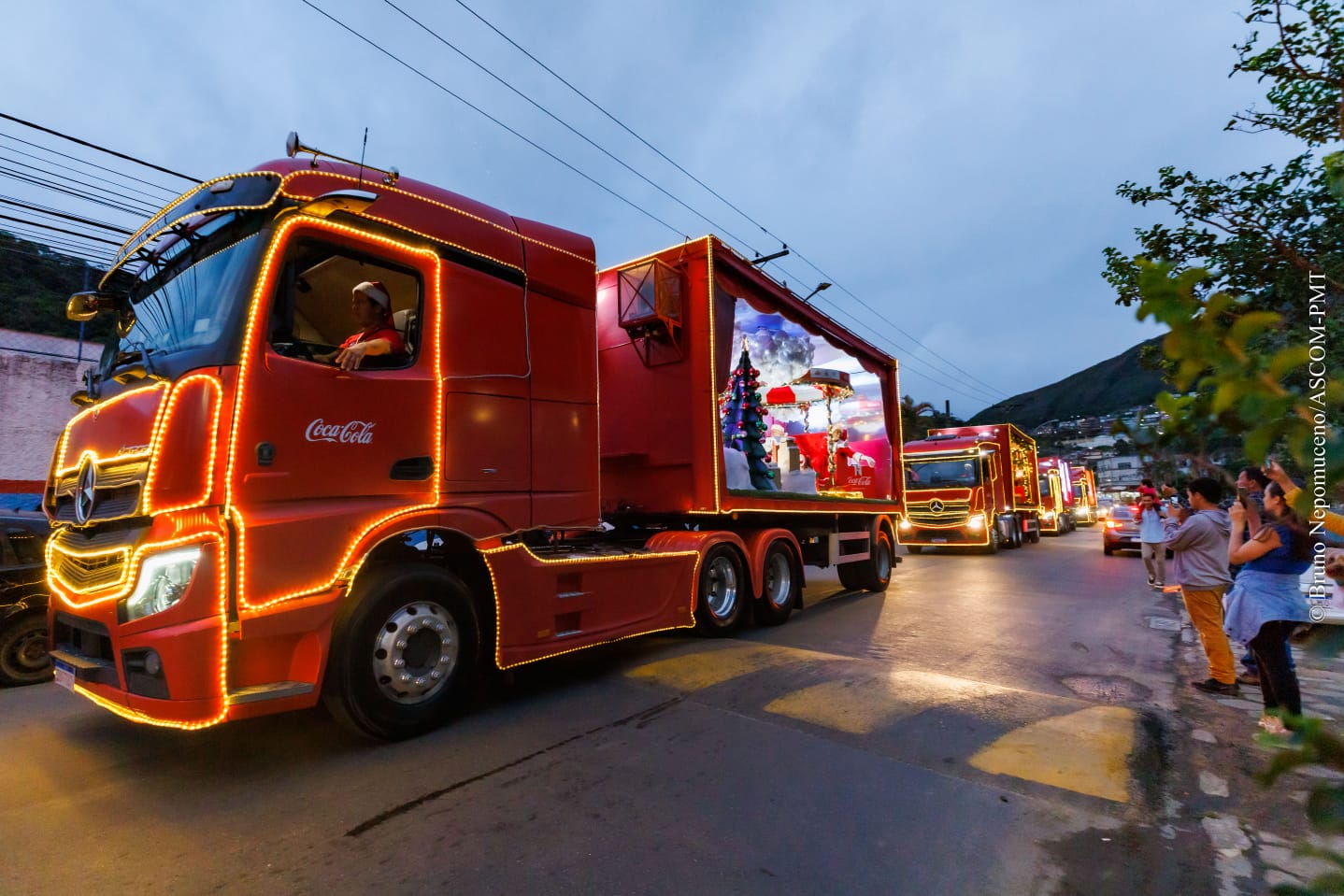 Caravana Iluminada e Música na Matriz encantam Teresopolitanos e turistas