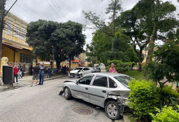 Acidente é registrado na Rua Silva Jardim
