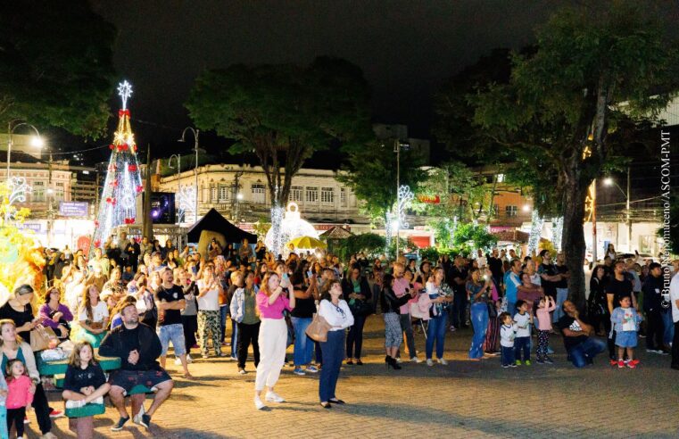 Teresópolis Terra de Luz 2022: Vídeo mapping reúne famílias e encanta população no centro da cidade