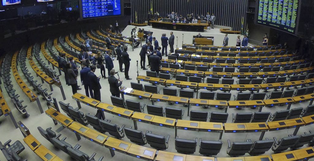 Regra eleitoral impulsiona novas fusões e extingue partidos tradicionais