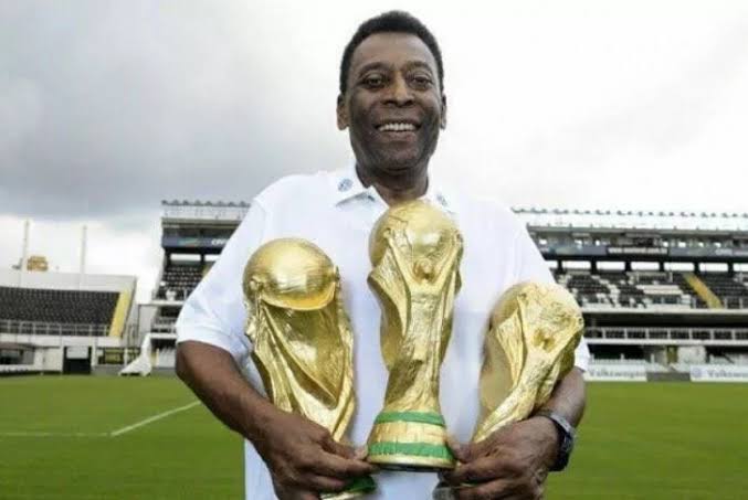 Melhor jogador da história, Pelé morre aos 82 anos, em São Paulo