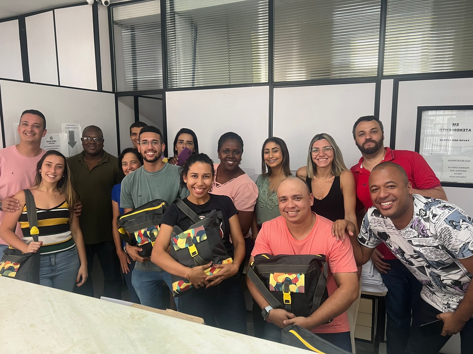 Prefeitura de Três Rios entrega cestas de Natal a servidores