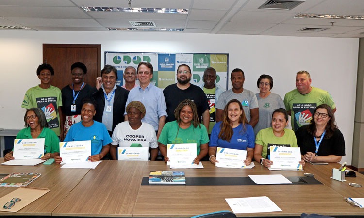 Detran.RJ celebra acordo com cooperativas que vai gerar emprego e renda para cerca de 200 catadores