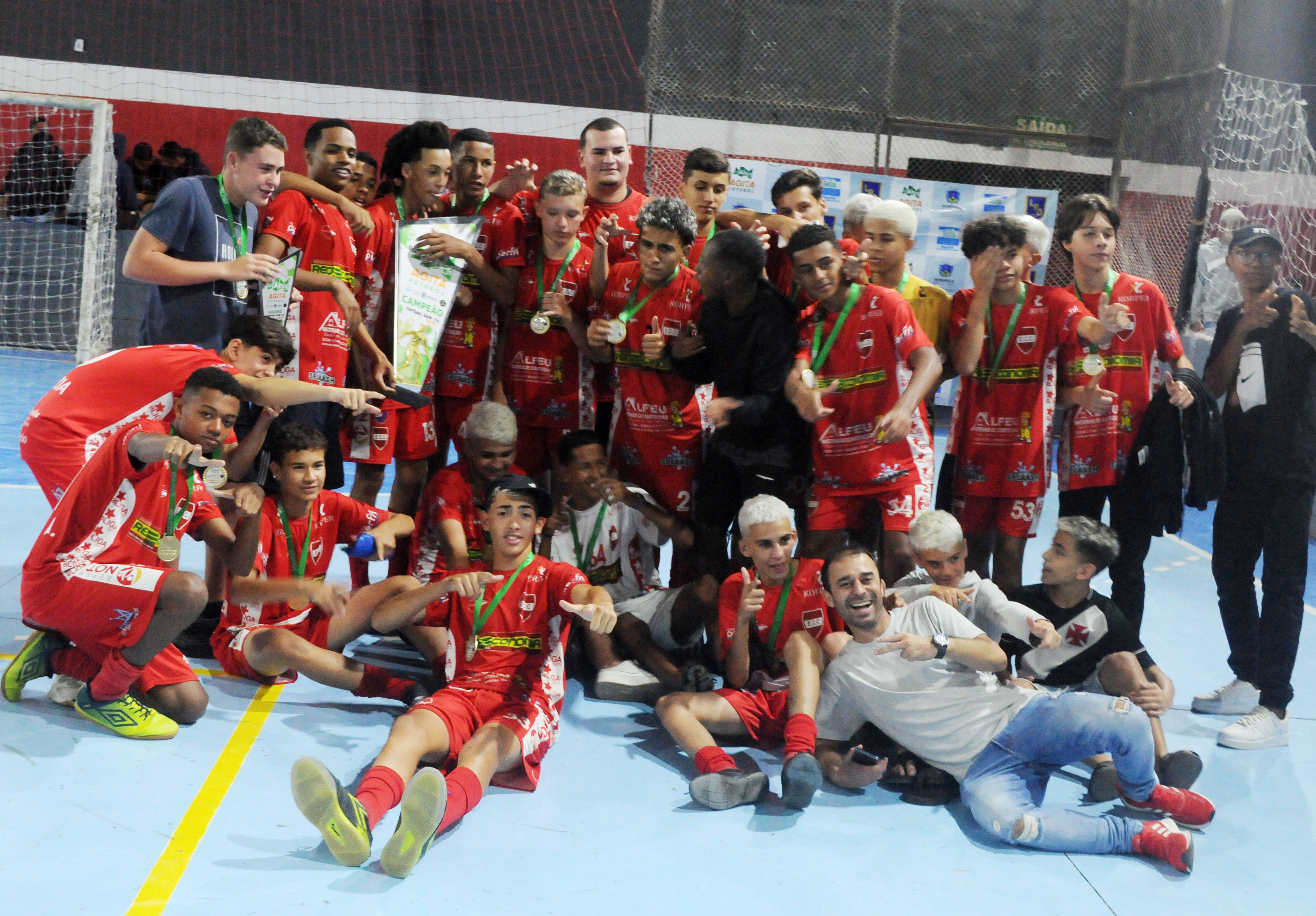 Corrêas é campeão das categorias Sub-15 e Sub-17 de Futsal em Petrópolis