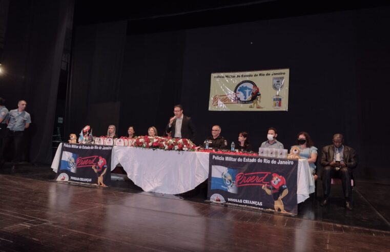 500 alunos da rede municipal se formam no Programa Educacional de Resistência às Drogas