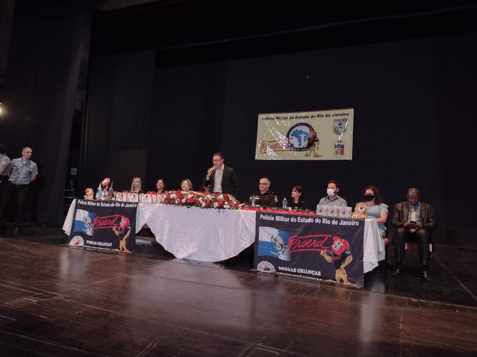 500 alunos da rede municipal se formam no Programa Educacional de Resistência às Drogas