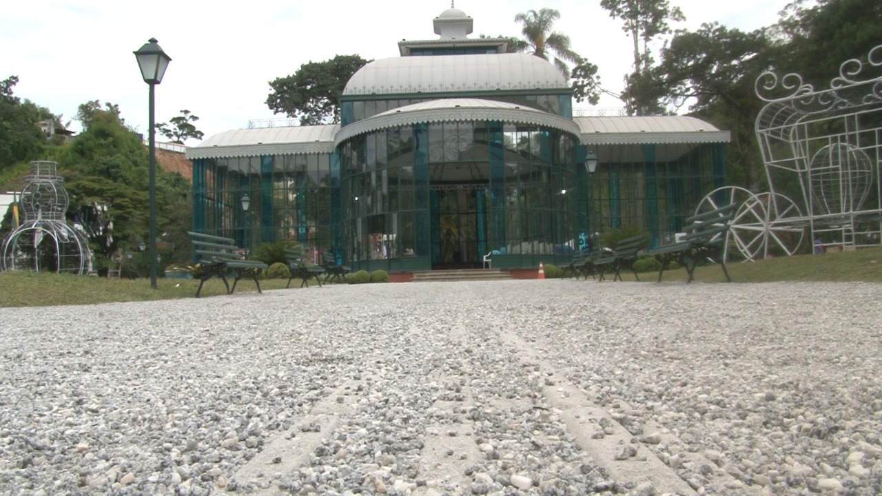 Pedriscos voltam a ocupar o jardim dos Palácio de Cristal