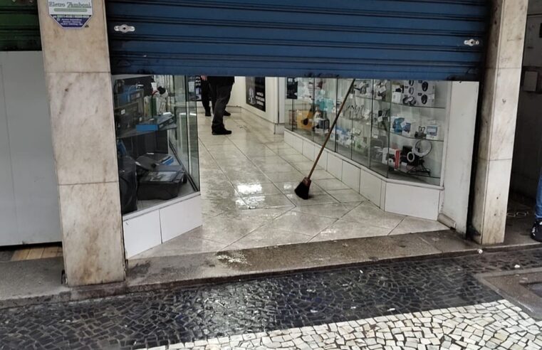 Após temporal Defesa Civil de Petrópolis é acionada para sete ocorrências