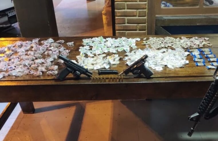 Polícia Militar apreende armas e drogas no Atílio Maroti