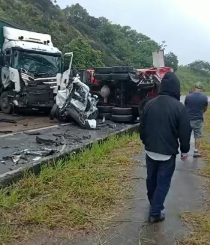 Terça-feira chuvosa resulta em inúmeros acidentes na serra de Petrópolis