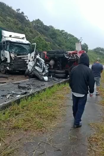Terça-feira chuvosa resulta em inúmeros acidentes na serra de Petrópolis