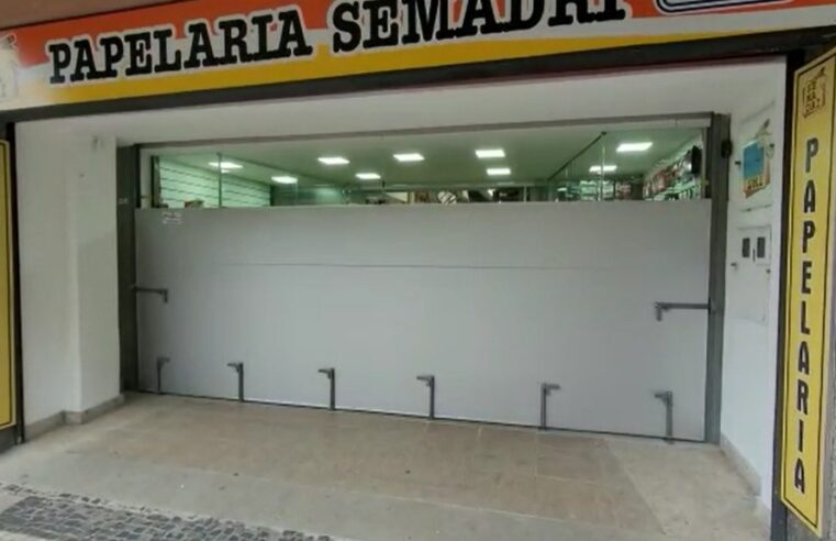 Lojistas do Centro Histórico fazem adaptações para proteger estabelecimentos de inundações